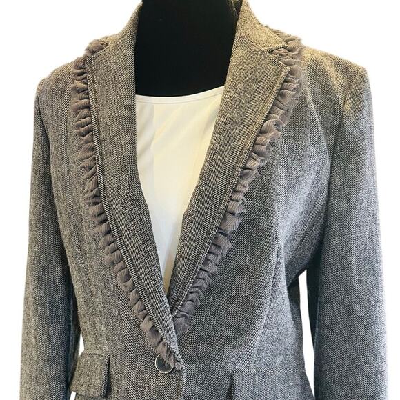 Banana Republic Grey Ruffle Herringbone Blazer Size 6 Feminine Preppy Style - Picture 1 of 11